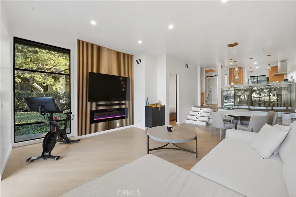 8103 Marina Pacifica N, Long Beach, California 90803 home-pic-6